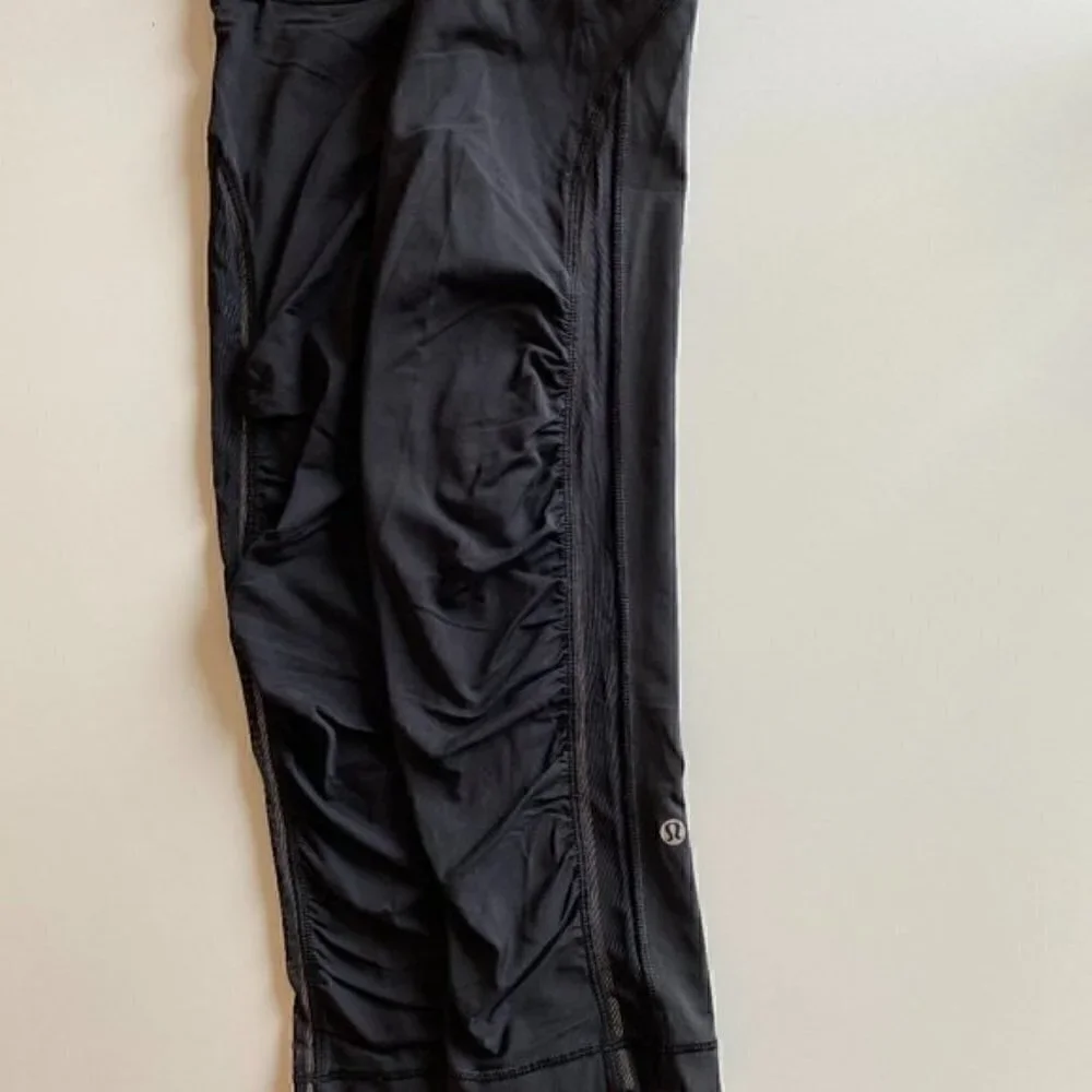 Lululemon Black Crops with Mesh Side Panel Size 6